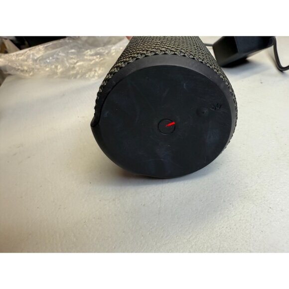 Logitech UE Ultimate Ears BOOM Wireless Bluetooth Speaker S-00122 Black/Red - Picture 9 of 14